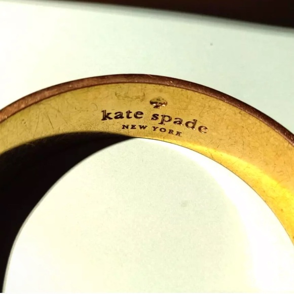 KATE SPADE “Boys Make Passes at Girls in Glasses” Black Gold Bracelet RARE - Picture 5 of 5